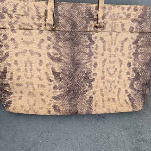 Gucci Tan and Brown Patterned Tote Bag - Picture 15 of 16